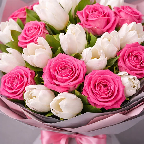 Нежные мгновения - букет из роз и тюльпанов